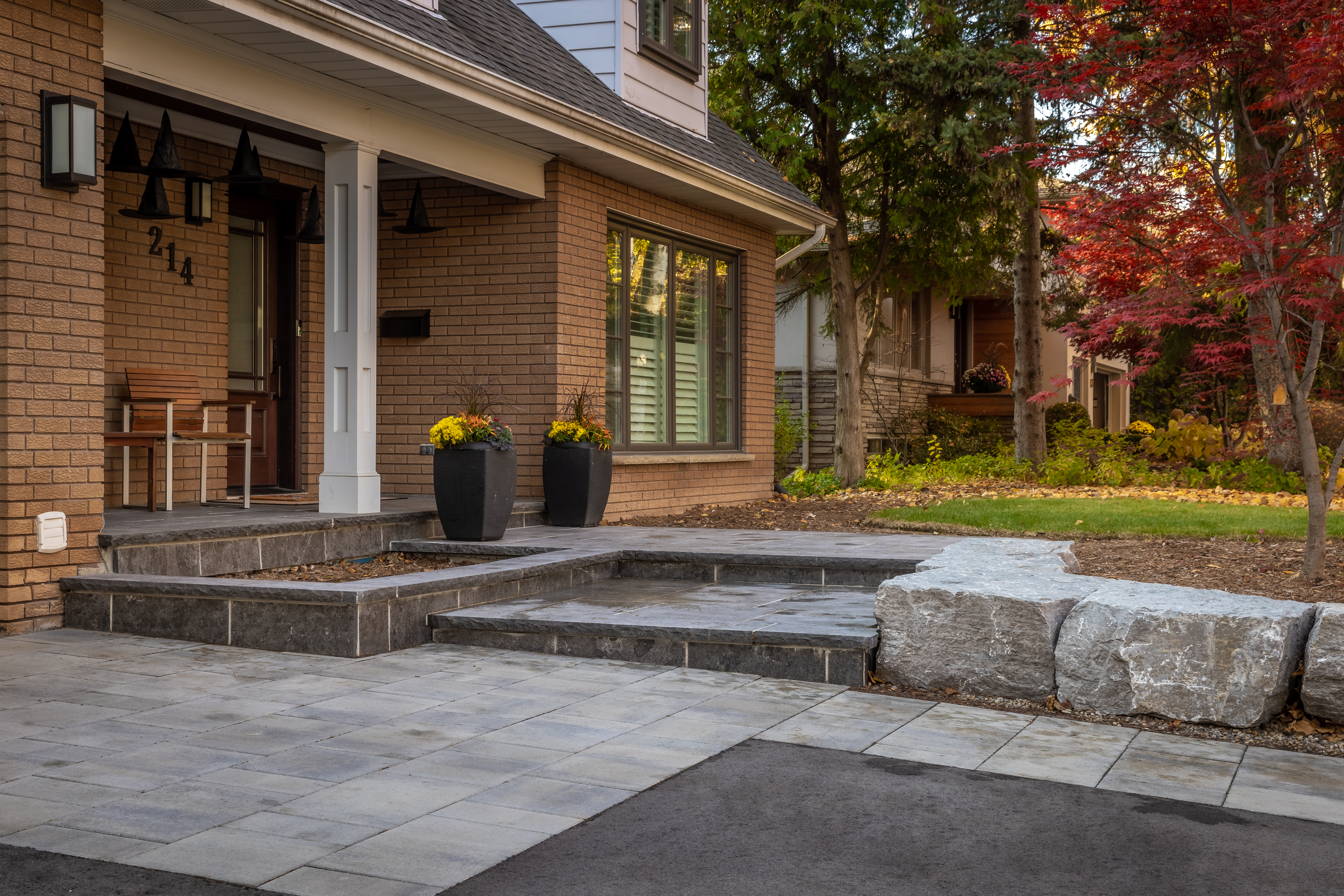 NATURALSTONE ENTRANCEWAY 